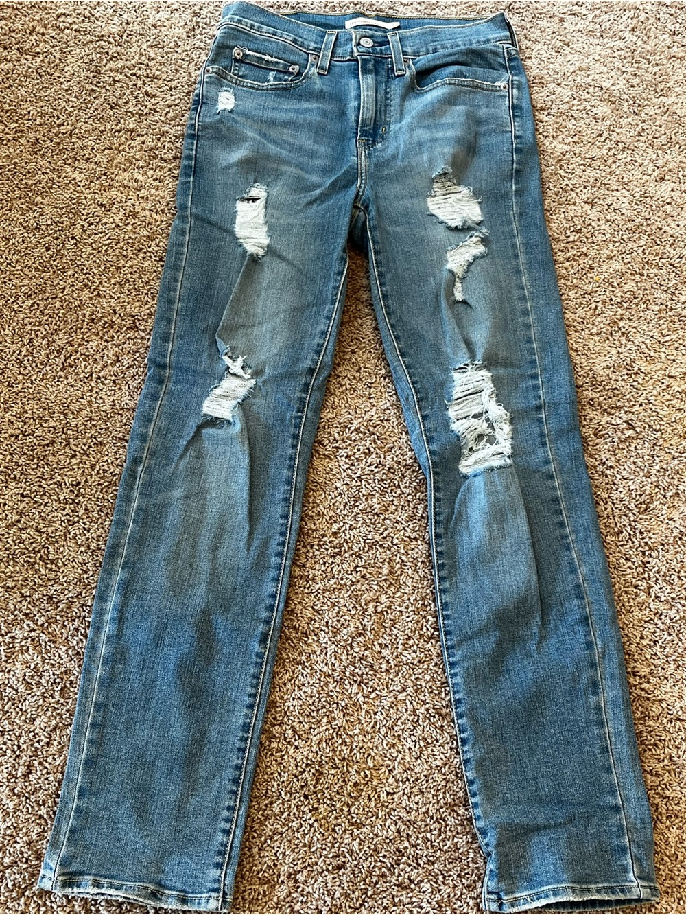 Levi’s 27 Straight Distressed Jeans in Medium Blue